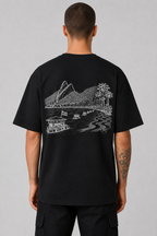 Männliches Model trägt Brasilien Oversized T-Shirt in Schwarz mit großem Rückenprint